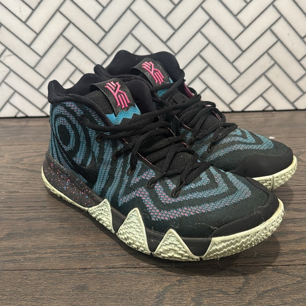 Kyrie 4 - Picture 3 of 5